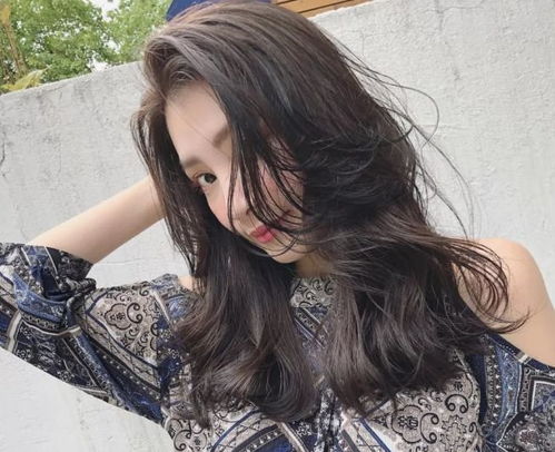 二、 嫉妒与占有欲:简单清爽的中长发