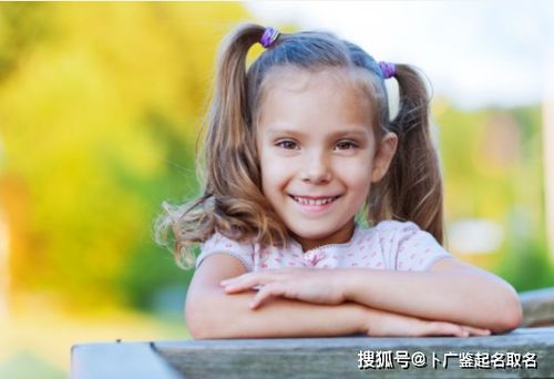 珈字取名，寓意女孩优雅高贵，如何搭配其他字形成独特名字？