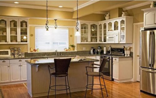 东西向住宅中厨房位于西北角的情形