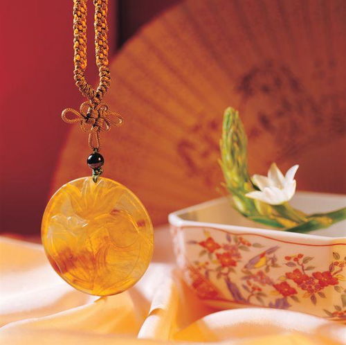 如何将八字化神有余化解，选用哪种八字专用中国结更合适？