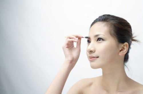 三、 眉中痣：良好运预兆及婚姻关系事业双赢案例