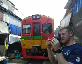 美功铁道市场火车游票价查询：一场让人又爱又恨的奇葩之旅