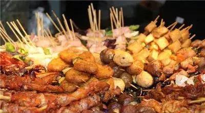 1. 青秀区中山路夜市：那叫一个热闹腾！