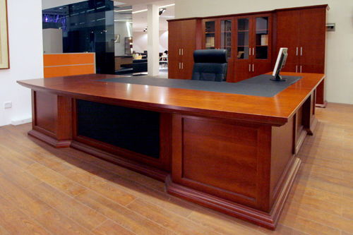 一、  气口与煞气：办公桌与门窗的空间博弈