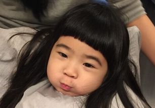 女人梦见自己剪头发还染了颜色，这究竟是什么预兆或暗示呢？