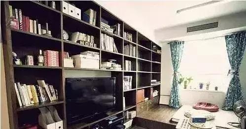 三、 家中镜子过多：消耗家中的元气