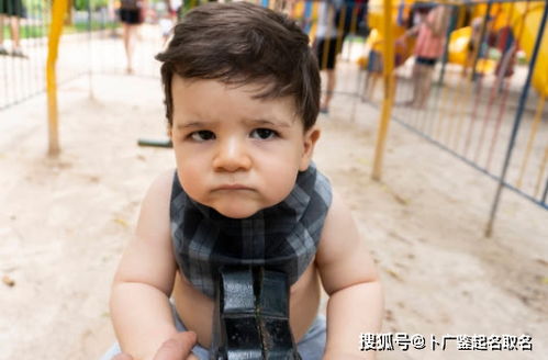 牛宝宝取名用萱字搭配泓凯合适吗？