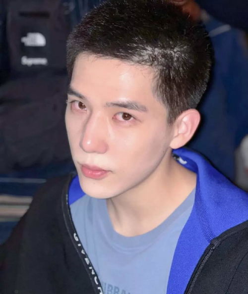 眉宇间的浓黑与性格底蕴