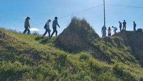 南山的远眺与感慨