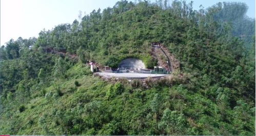 李氏祖坟的风水通天蜡烛有何特殊之处？