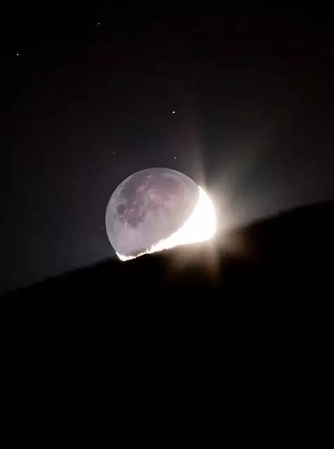 中秋之夜：古宅幽魂血泪哭诉的玄机探究