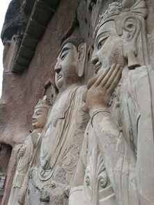 麦积山石窟：佛像开会现场