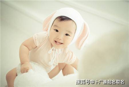 2026年1月出生的女宝宝，有没有好听的六月女宝宝名字推荐呢？