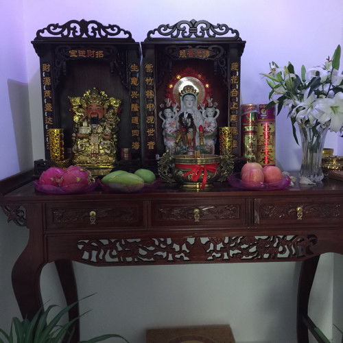 家中观音财神像被大火烧毁，能否并排重新供奉？