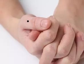 1. 食指（较长辈/兄弟姐妹）