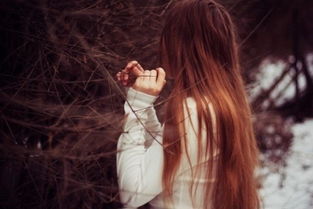 有没有推荐适合女生伤感却不哭的复古怀旧微信名字？