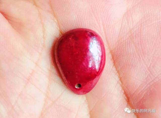 男士佩戴朱砂有什么特殊寓意和健康功效？