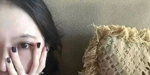 夜较深人静时娃娃床下那双红眼睛为何在笑？