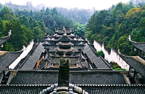 二、那些让人哭笑不得的“混血”文化