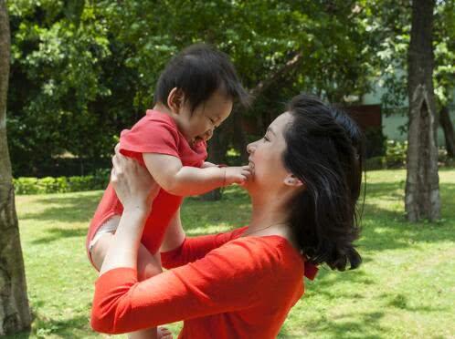 二、 隔代教育蕴含的优势：经验传承与情感连接