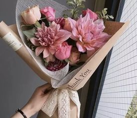 烧脑推理与心理暗示：观众参与下的集体幻觉