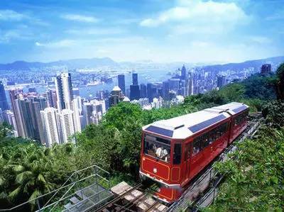 太平山顶：风景虽美，  但人挤人