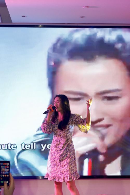 张靓颖、 李荣浩合作作品《女儿国》之多媒体呈现探讨