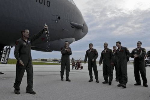 二、 飞行时间: 在密闭空间里发霉的艺术