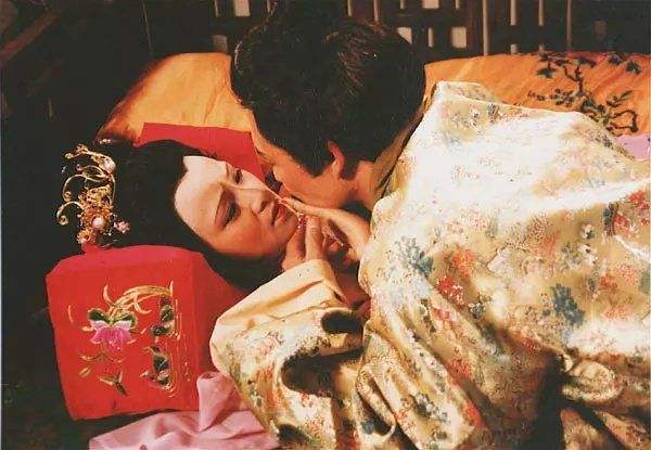 ：封建伦理视域下的宿命纠葛与阴阳失衡