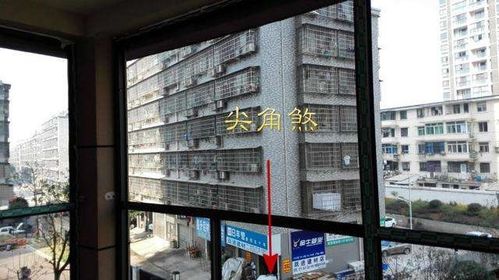 如何改善三角柱楼体写字间门楣题字风水布局？