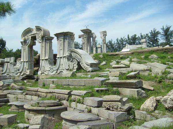 圆明园：历史的见证，  文化的瑰宝