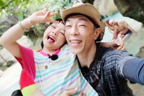 一、 辉字的本源：光与炎热的交织