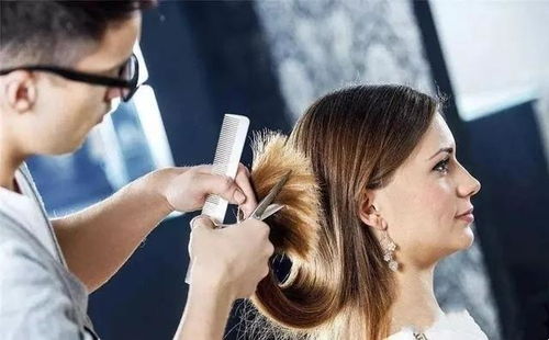 女人梦到在理发店理发预示着什么含义？