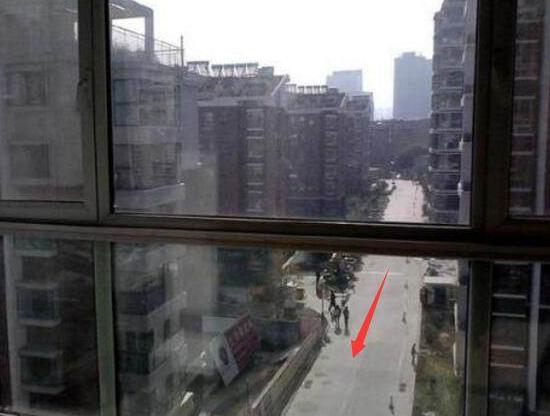 二、 路冲煞对办公室内部气场与人际关系的潜在影响