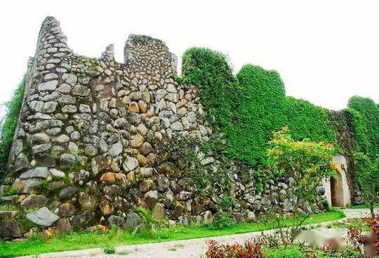 德安古堡：乾隆年间的石头迷宫