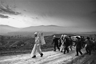 北方三年后落葬吉日，落葬前烧纸刮旋风，这算是吉祥的征兆吗？