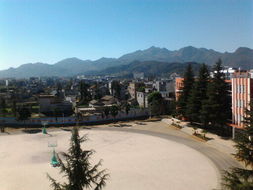 四、 阴宅风水的理性审视：陵园选址与文化内涵