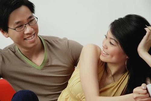 八字四柱正官多女人喜欢哪种男人，如何从八字看女人有官相？