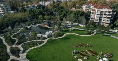 滨江公园：遛狗散步还行， 专程来就大可不必