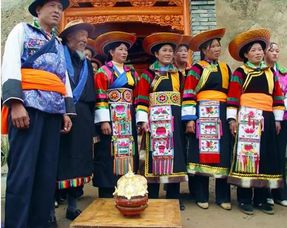 二、 丧葬习俗：生命轮回与伦理德行的反思