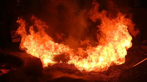 八字中火土五行过重，如何调整平衡？