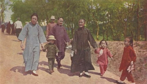 三、 近现代化转折：从封建特权到平民身份的历程