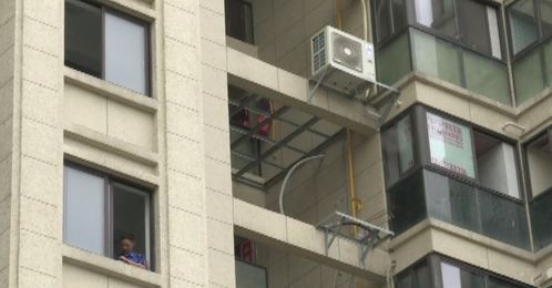 3. 通风受阻导致潮湿