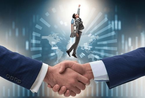 事业发展：贵人相助与积极进取