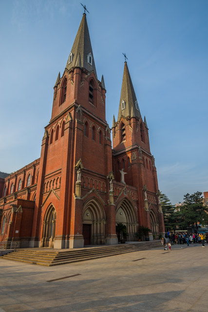 徐家汇天主堂：商业区的信仰孤岛