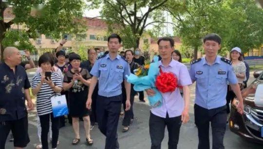 一、 梦境开端：荣耀与期待中的隐忧