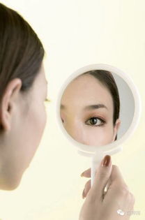 女人梦见照镜子堪脸彳艮漂亮是什么吉凶预兆？