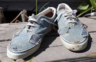 梦见自己的鞋丢了却穿了别人的鞋，这有什么忒别的寓意吗？