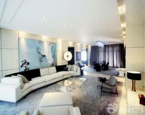 方位与色彩：客厅风水的细致考量