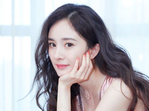 4. 屈玥：甜美与成熟的魅力